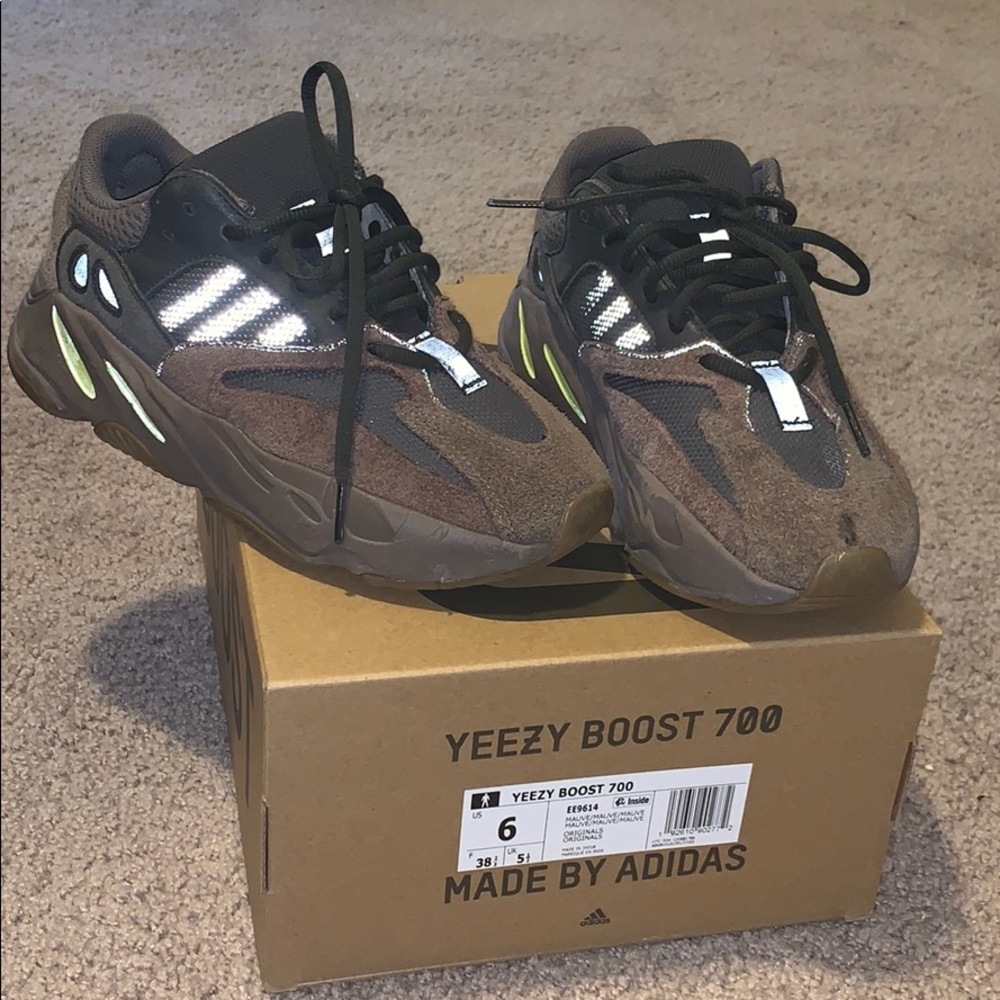 yeezy boost 700
